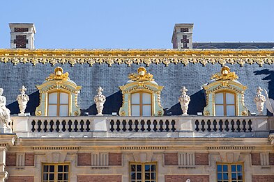 Urns that decorate the roof railing of the Marble Court of the Palace of Versailles, Versailles, France, by Louis Le Vau and Jules Hardouin-Mansart, c. 1660–1715[182]