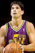 Karl Malone (links) und John Stockton (rechts), die in den 1990er Jahren zusammen bei den Utah Jazz spielten. Malone ist Zweiter in der Kategorie Punkte und Rebounds, Stockton Erster in Punkte und Assists. Tim Duncan ist Erster bei Punkten und Rebounds.