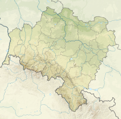 Mapa konturowa województwa dolnośląskiego, blisko centrum na dole znajduje się punkt z opisem „źródło”, natomiast blisko centrum po prawej na dole znajduje się punkt z opisem „ujście”