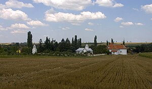 Vista do mosteiro de Săraca, do século XIII, situado na aldeia de Șemlacu Mic