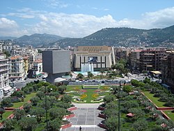 Palais des Congrès Acropolis (budova za vodotryskem)