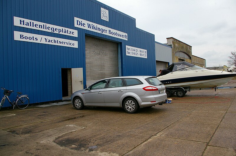 File:Wikinger-Bootswerft1.jpg