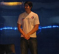 Brandon Routh campaigns for Barack Obama at Drake University (2890700820) (cropped).jpg