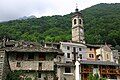 Veduta del paese con la chiesa