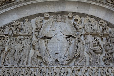 Detalle de la Portada del Juicio de la Catedral de Saint-Lazare de Autun. A la izquierda de Cristo Juez, San Miguel pesa las almas.