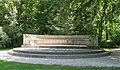 Steinerne Bank im Englischen Garten in München