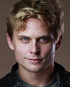 Billy Magnussen interprète Nick