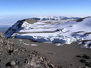 Furtwängler-Gletscher (vorn) im August 2003, dahinter Schneefelder und das Nördliche Eisfeld