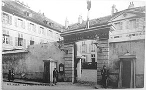 L'hôtel Saint-Pierre abritant la Préfecture maritime de 1800 à 1914, vue de la rue de Siam.