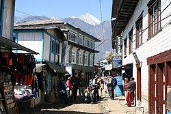 Lukla, Hauptstraße