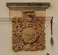 Riaza, escudo en fachada de Casa Consitorial, 01.jpg