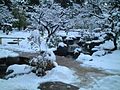 Kenroku-en cubierto de nieve.