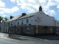 The Queens Head pub - geograph.org.uk - 4501969.jpg