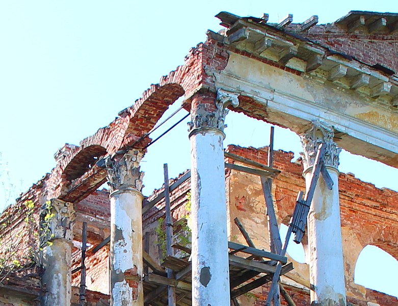 File:Architrave with brick vaults in Ropsha palace.jpg