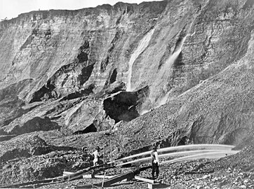 Excavating a gravel bed with jets, c. 1863