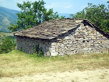 Традиционална камена кућа у Србији