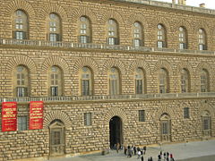 Bogen-, Arkadenfenster im Palazzo Pitti, Florenz, Mitte 15. Jahrhundert