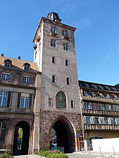 Français : Tour-porte médiévale de l'hôpital civil