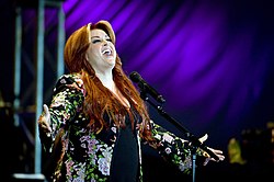 A cantaire estausunidense Wynonna Judd, mientres un concierto en 2010.