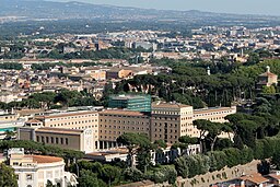 Påvliga nordamerikanska seminariet med kapellet Santa Maria Immacolata (till vänster).