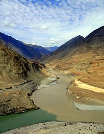 Saamvloei van Indus en Zanskar in Jammu en Kasjmir, Indië