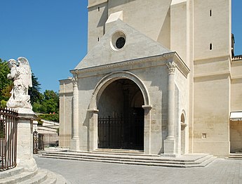 Le porche à l'antique.