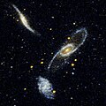 Arp 286 (NGC 5560, NGC 5566 und NGC 5569)