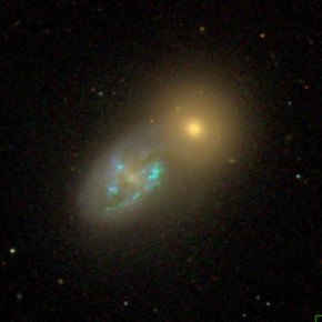 NGC 274 (vpravo výše) a NGC 275 (vlevo níže) na snímku SDSS (links unterhalb)