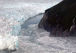 Vuidatge violent d'un lac glaciari