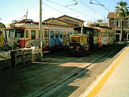 Le elettromotrici E.101, 102 e 103 (ex E. 105, 109 e 110, appartenenti alla serie delle elettromotrici 101-110), accantonate alla stazione di CT. Porto, (ex Catania Porto), 21 ottobre 2004.