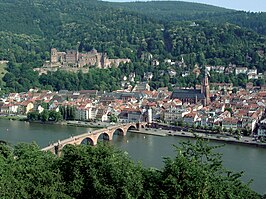 Uitzicht op Heidelberg met de rivier de Neckar en het kasteel Schloss Heidelberg