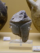 Neolithic stone figurine of a woman, AGMA, 225233.jpg