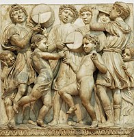 Neños tocando música, detalle de la decoración del Cantoria (galería de los cantantes) de la catedral de Florencia (Luca della Robbia, c. 1438).