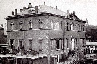 La faculté de médecine de Harvard onze ans après la visite de Dickens.