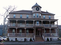 Round Lake Village Inn, April 2009