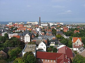 Blick vom alten Leuchtturm Richtung Westen, in der Bildmitte der neue Leuchtturm