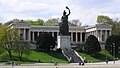 Ruhmeshalle in München mit davor befindlicher Bavaria