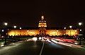 L'esplanade de nuit, avec l'hôtel des Invalides.