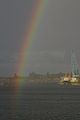 Regenbogen über dem Hafen