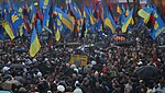 Medlemmer av fascistpartiet Svoboda i Ukraina 2012 med svarte og røde flagg som ble brukt av den gamle Organisasjonen av ukrainske nasjonalister.