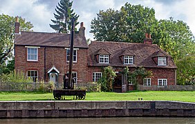 Dapdune Lea and Dapdune Wharf Cottage