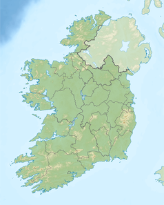 Mapa konturowa Irlandii, po lewej nieco u góry znajduje się punkt z opisem „Achill”