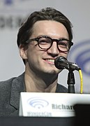 Richard Harmon interprète Murphy.