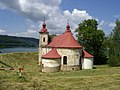 Eingedeichte Kirche des aufgegebenen Dorfes Kelča