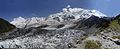 Shot panorama Diran (kiri, 7,257m) dan Rakaposhi (kanan, 7,788m) dari sudut sebelum memasuki kem Taghafari.