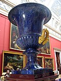 Bình làm từ lapis lazuli, cao 2m. Bảo tàng Nhà nước Hermitage ở Saint Petersburg, Nga. Thế kỷ 19.