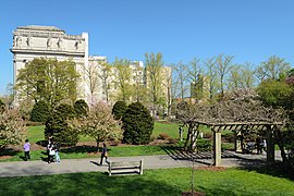 Brooklyn Botanic Garden New York May 2015 001.jpg