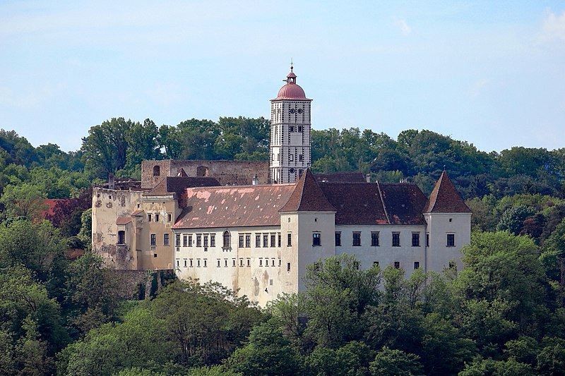 File:Schallaburg - Schloss, nordseitig.JPG