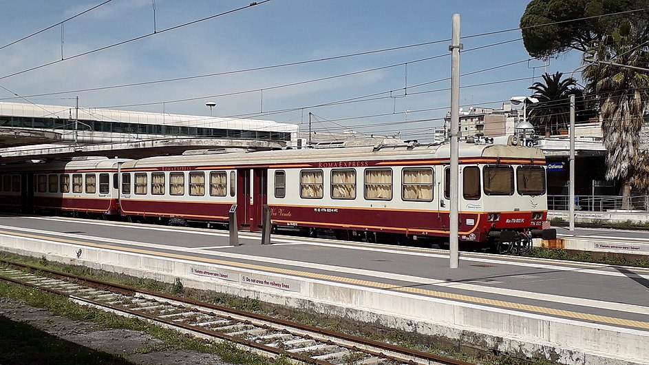 Roma Express Stazione Ostiense.jpg