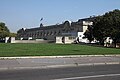 Au nord-est, la gare des Invalides altère la perspective de l'esplanade.